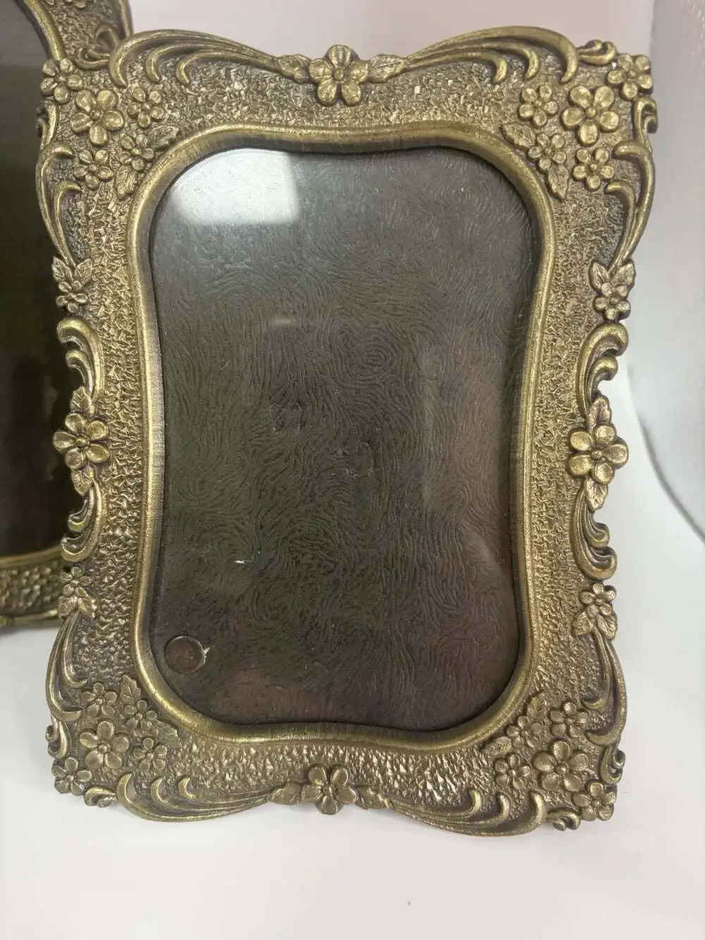 Set Of 2 Vintage Gold Toned Picture Frames 5x7, 3x5